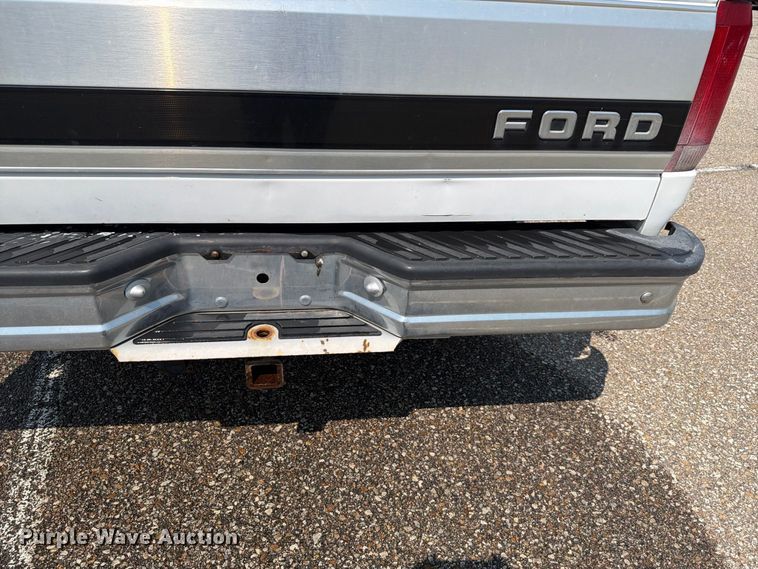 image for item FH6306 1995 Ford F150 XLT pickup truck