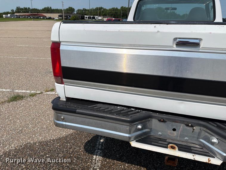 image for item FH6306 1995 Ford F150 XLT pickup truck