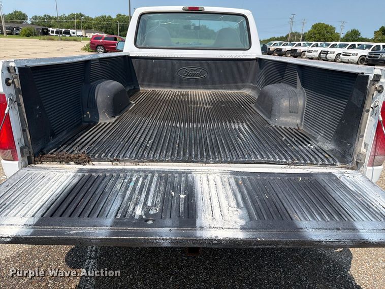 image for item FH6306 1995 Ford F150 XLT pickup truck