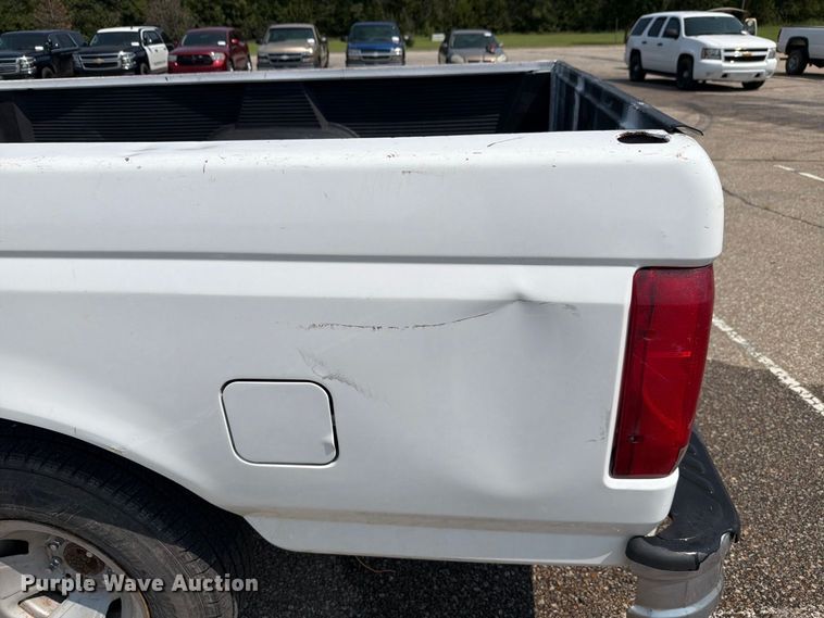image for item FH6306 1995 Ford F150 XLT pickup truck