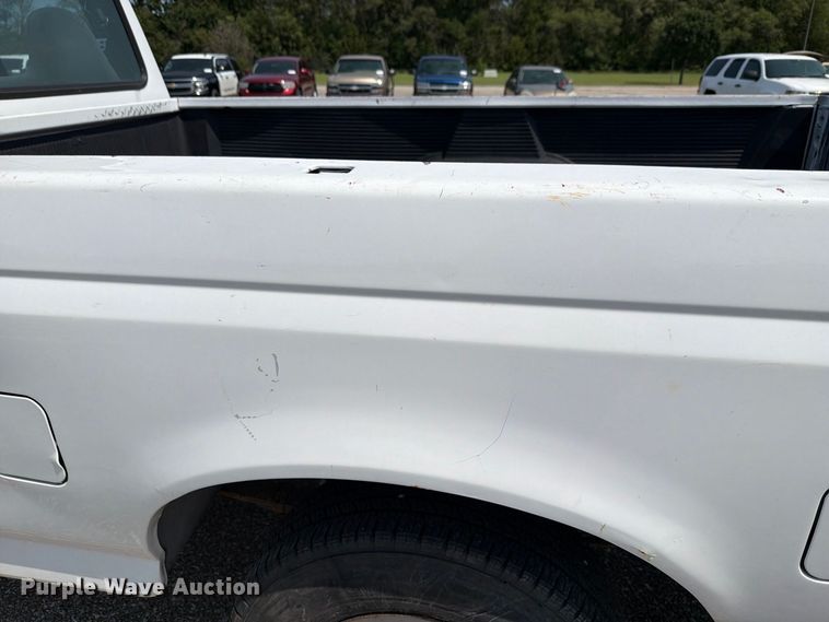 image for item FH6306 1995 Ford F150 XLT pickup truck