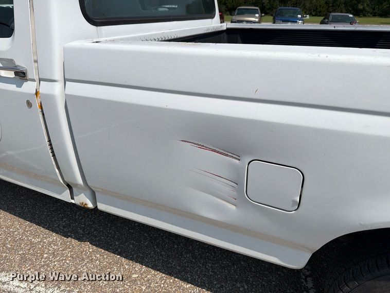 image for item FH6306 1995 Ford F150 XLT pickup truck