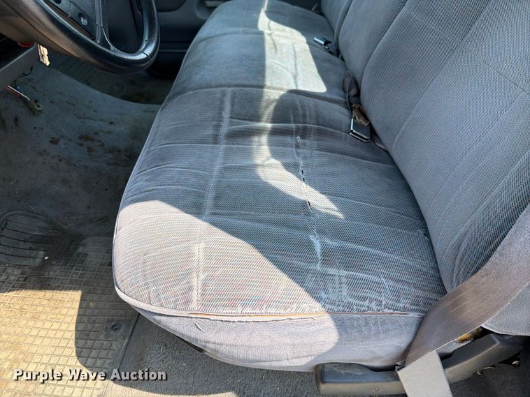 image for item FH6306 1995 Ford F150 XLT pickup truck