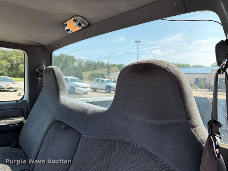image for item FH6306 1995 Ford F150 XLT pickup truck