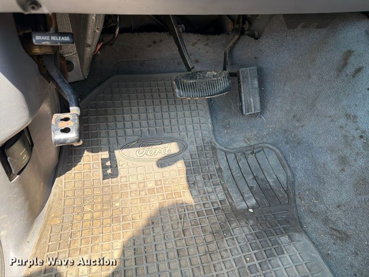 image for item FH6306 1995 Ford F150 XLT pickup truck