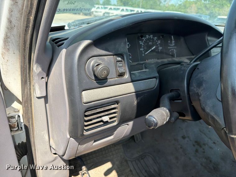 image for item FH6306 1995 Ford F150 XLT pickup truck