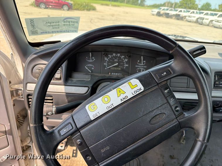 image for item FH6306 1995 Ford F150 XLT pickup truck