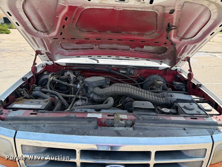image for item FH6306 1995 Ford F150 XLT pickup truck