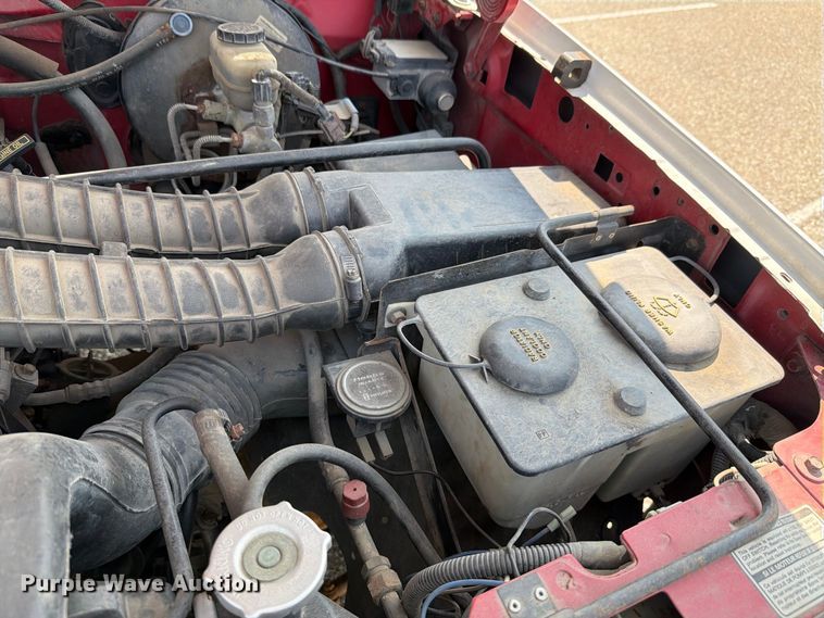 image for item FH6306 1995 Ford F150 XLT pickup truck