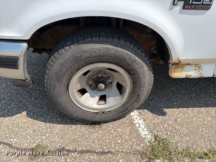 image for item FH6306 1995 Ford F150 XLT pickup truck