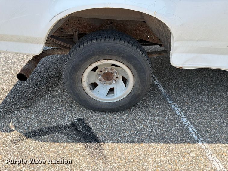 image for item FH6306 1995 Ford F150 XLT pickup truck