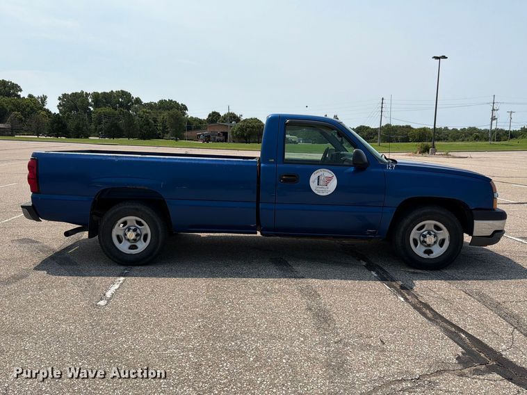 image for item FH6308 2004 Chevrolet Silverado 1500 pickup truck