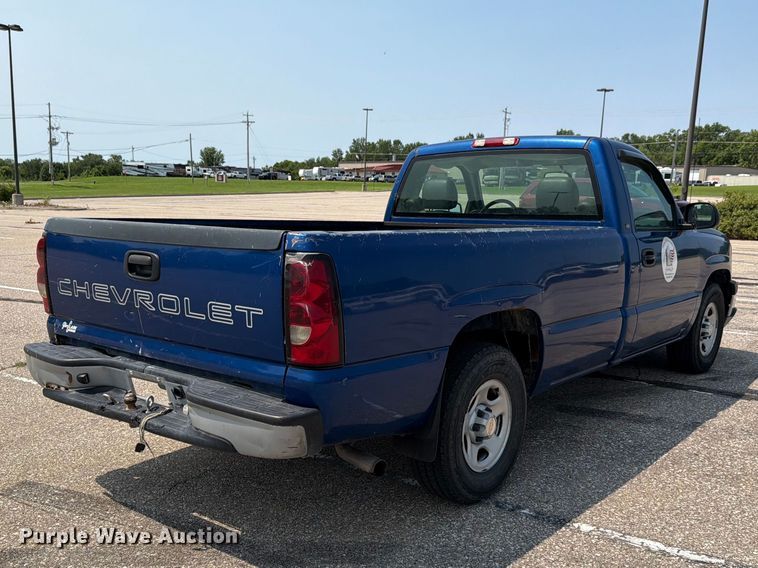 image for item FH6308 2004 Chevrolet Silverado 1500 pickup truck