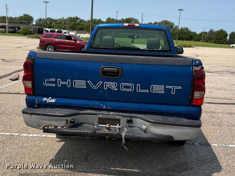 image for item FH6308 2004 Chevrolet Silverado 1500 pickup truck