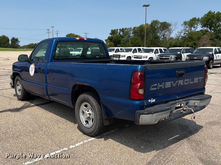 image for item FH6308 2004 Chevrolet Silverado 1500 pickup truck