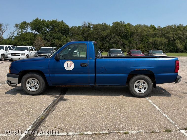 image for item FH6308 2004 Chevrolet Silverado 1500 pickup truck