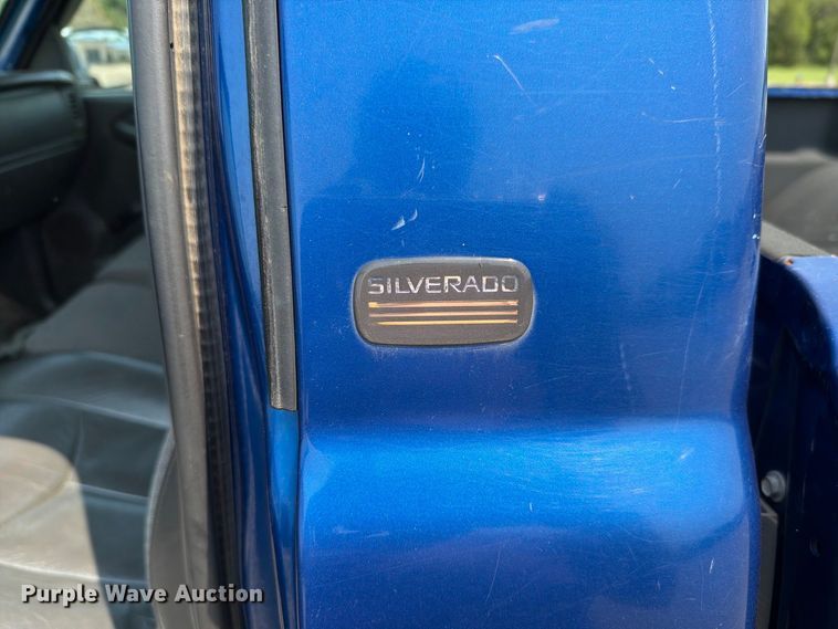 image for item FH6308 2004 Chevrolet Silverado 1500 pickup truck