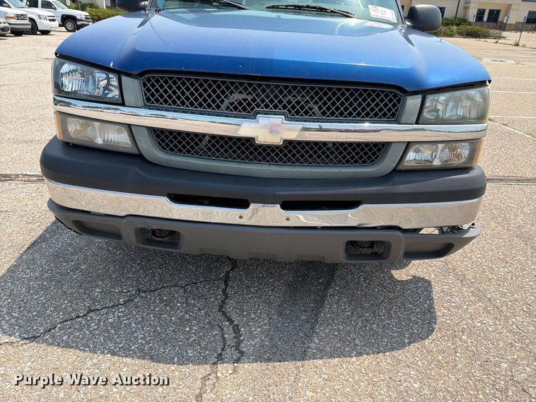 image for item FH6308 2004 Chevrolet Silverado 1500 pickup truck