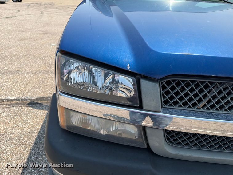 image for item FH6308 2004 Chevrolet Silverado 1500 pickup truck