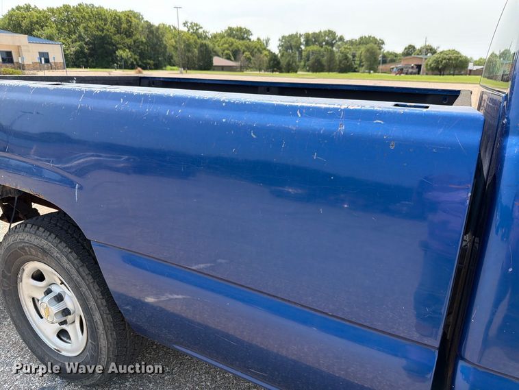 image for item FH6308 2004 Chevrolet Silverado 1500 pickup truck