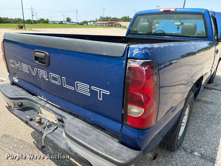 image for item FH6308 2004 Chevrolet Silverado 1500 pickup truck