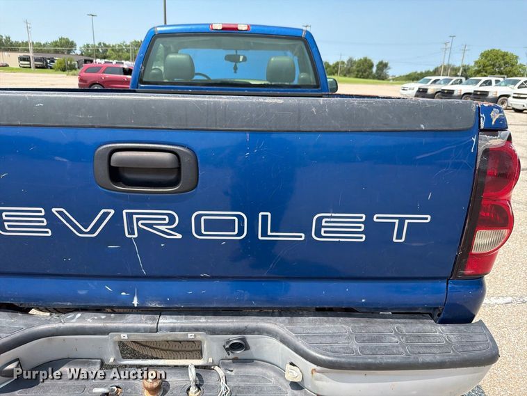image for item FH6308 2004 Chevrolet Silverado 1500 pickup truck