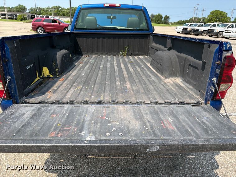 image for item FH6308 2004 Chevrolet Silverado 1500 pickup truck