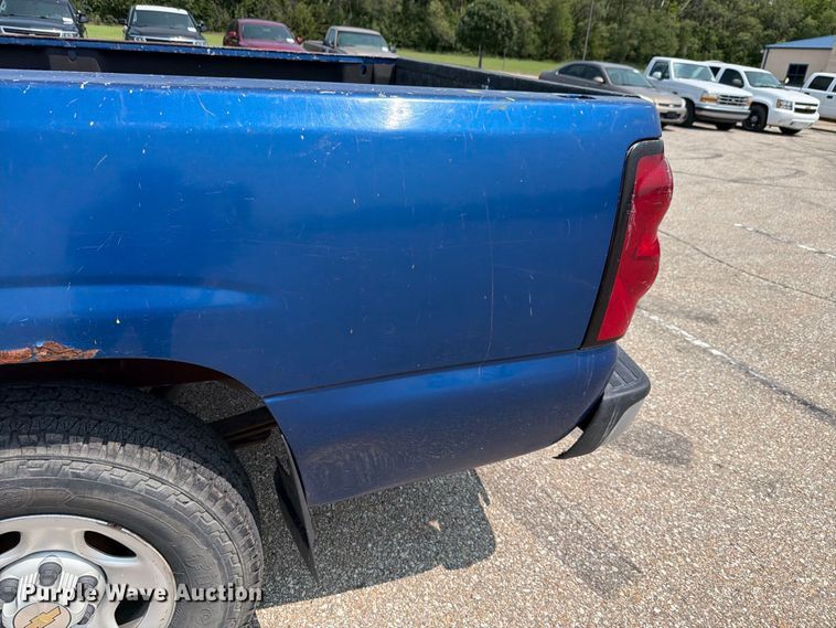 image for item FH6308 2004 Chevrolet Silverado 1500 pickup truck