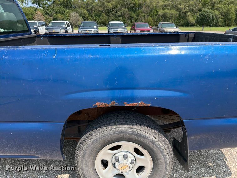 image for item FH6308 2004 Chevrolet Silverado 1500 pickup truck