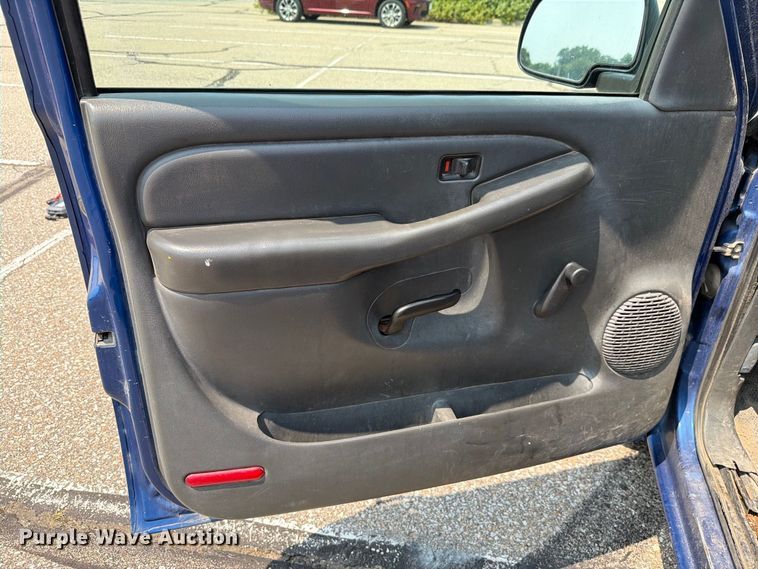image for item FH6308 2004 Chevrolet Silverado 1500 pickup truck