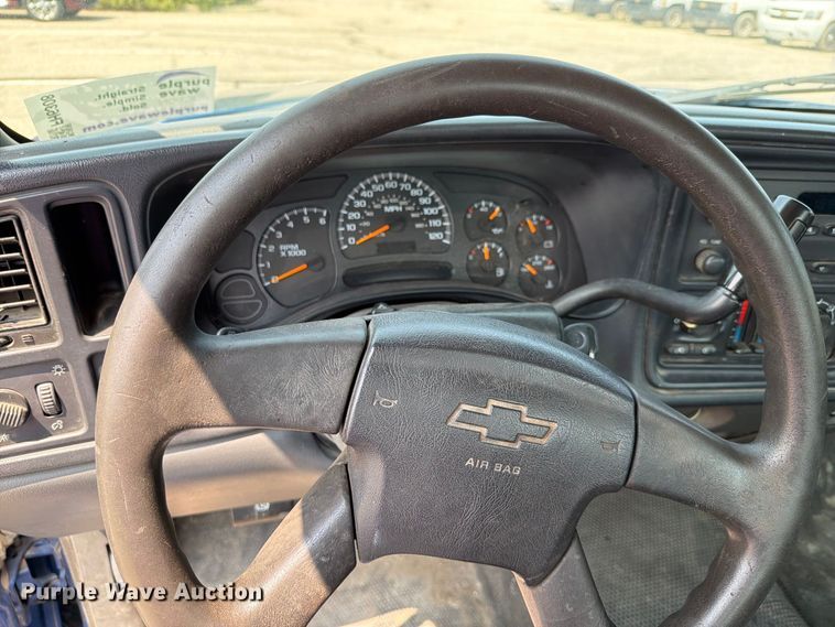 image for item FH6308 2004 Chevrolet Silverado 1500 pickup truck