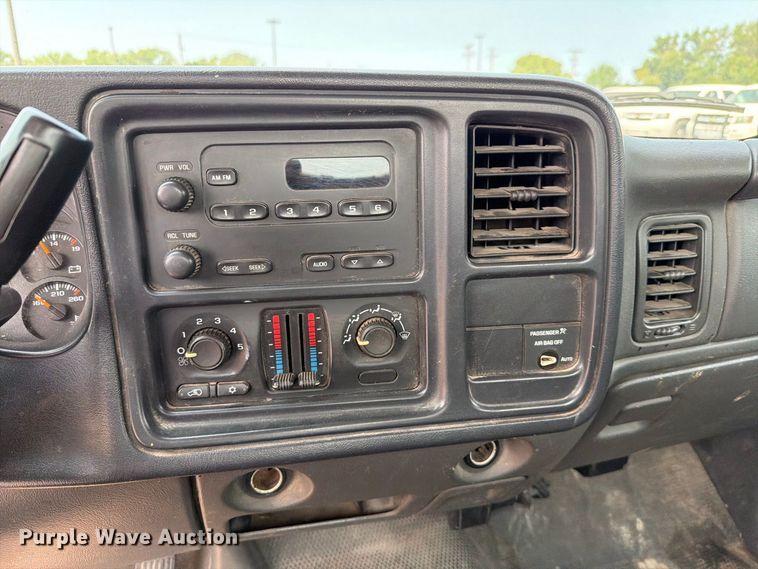image for item FH6308 2004 Chevrolet Silverado 1500 pickup truck