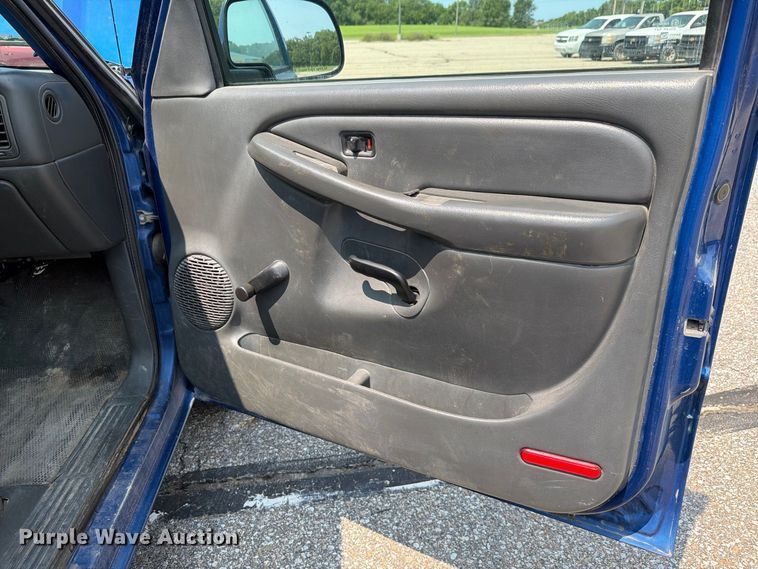 image for item FH6308 2004 Chevrolet Silverado 1500 pickup truck