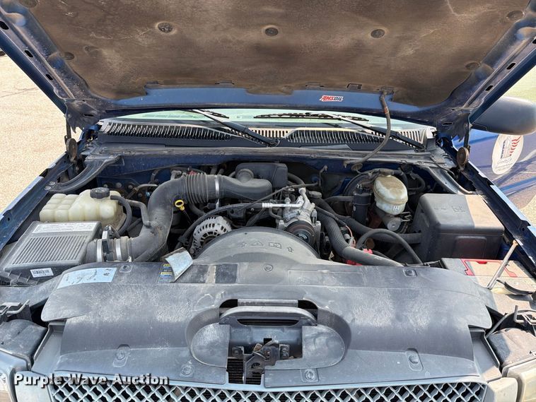 image for item FH6308 2004 Chevrolet Silverado 1500 pickup truck