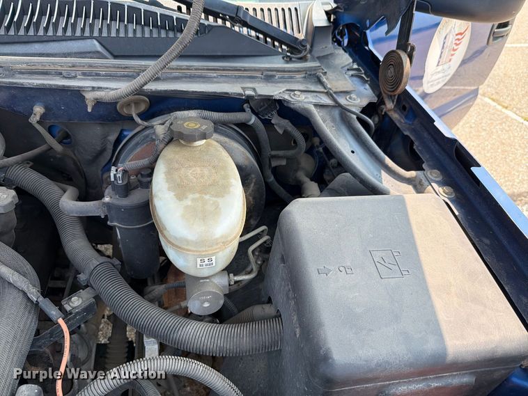 image for item FH6308 2004 Chevrolet Silverado 1500 pickup truck