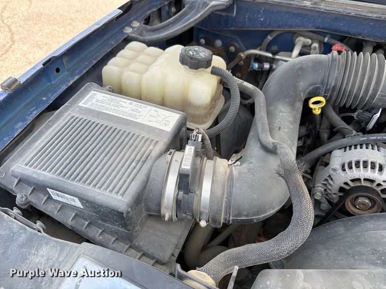 image for item FH6308 2004 Chevrolet Silverado 1500 pickup truck