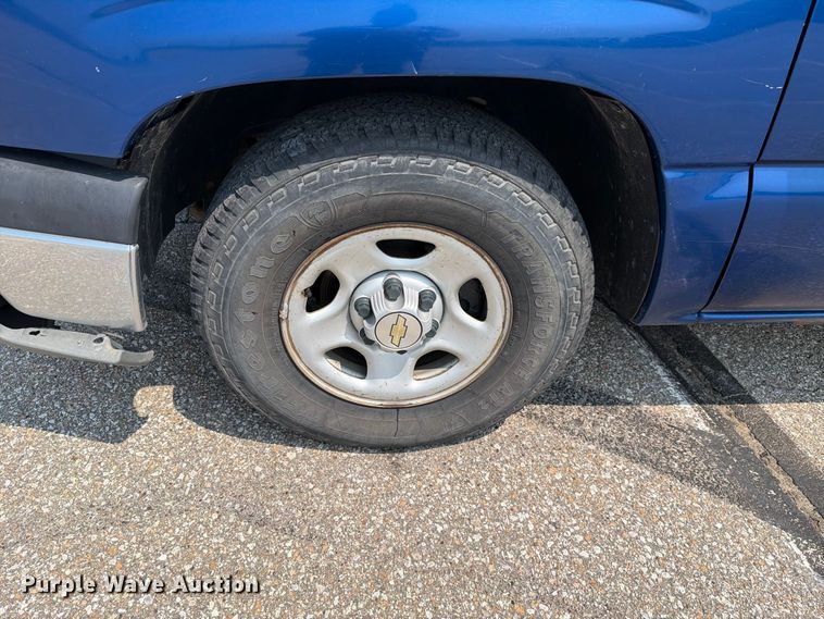 image for item FH6308 2004 Chevrolet Silverado 1500 pickup truck