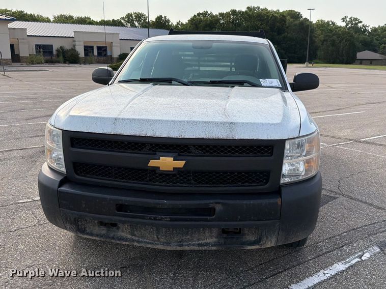 image for item FH6314 2013 Chevrolet Silverado 1500 Ext. Cab flatbed pickup truck