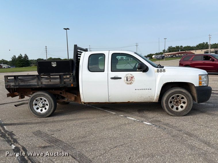 image for item FH6314 2013 Chevrolet Silverado 1500 Ext. Cab flatbed pickup truck