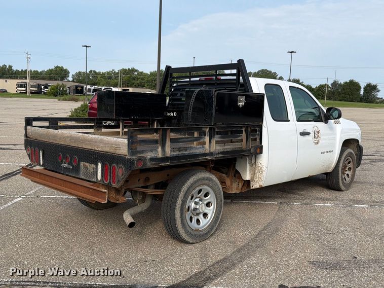 image for item FH6314 2013 Chevrolet Silverado 1500 Ext. Cab flatbed pickup truck