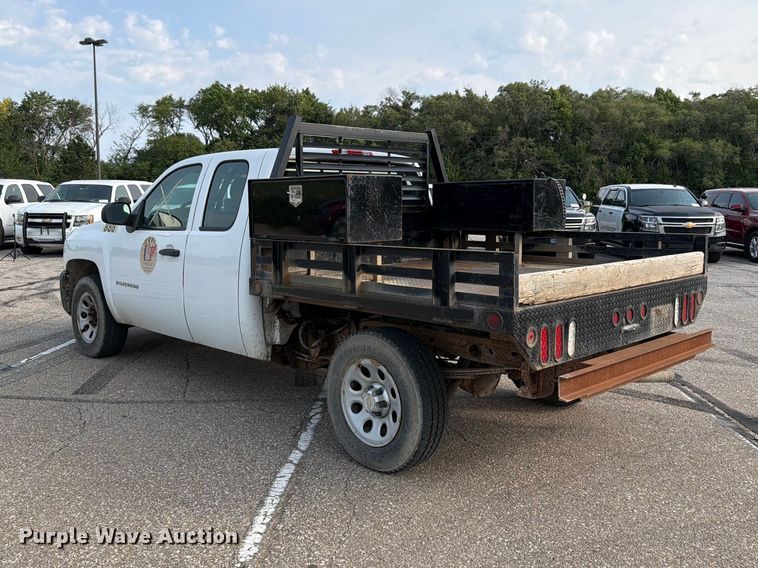 image for item FH6314 2013 Chevrolet Silverado 1500 Ext. Cab flatbed pickup truck