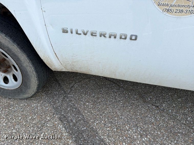 image for item FH6314 2013 Chevrolet Silverado 1500 Ext. Cab flatbed pickup truck
