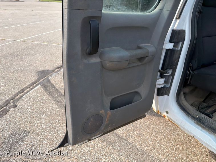 image for item FH6314 2013 Chevrolet Silverado 1500 Ext. Cab flatbed pickup truck