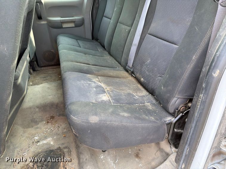 image for item FH6314 2013 Chevrolet Silverado 1500 Ext. Cab flatbed pickup truck
