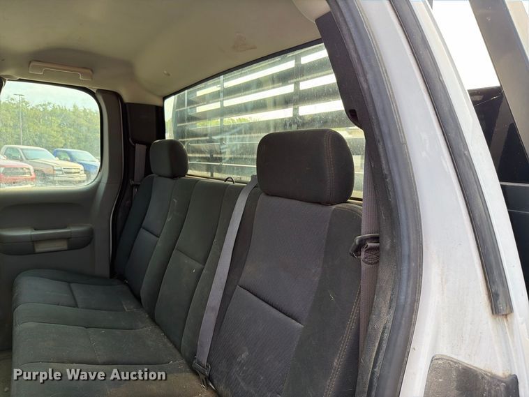 image for item FH6314 2013 Chevrolet Silverado 1500 Ext. Cab flatbed pickup truck