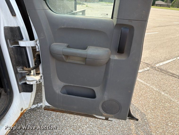 image for item FH6314 2013 Chevrolet Silverado 1500 Ext. Cab flatbed pickup truck