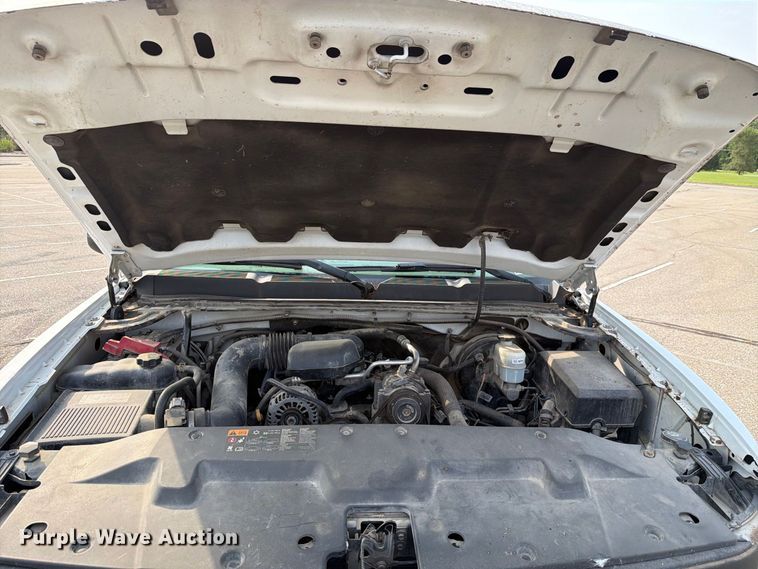 image for item FH6314 2013 Chevrolet Silverado 1500 Ext. Cab flatbed pickup truck