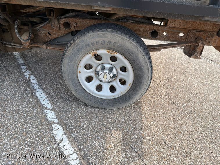 image for item FH6314 2013 Chevrolet Silverado 1500 Ext. Cab flatbed pickup truck