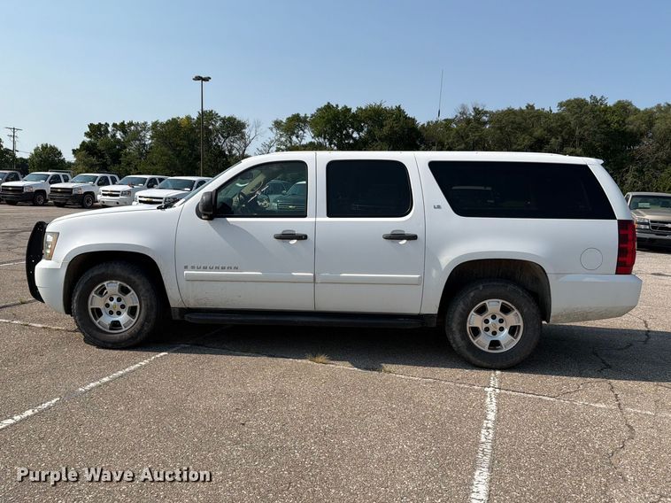 image for item FH6322 2007 Chevrolet Suburban 1500 LS SUV