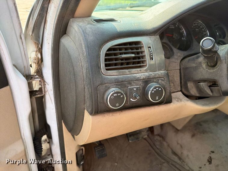 image for item FH6322 2007 Chevrolet Suburban 1500 LS SUV
